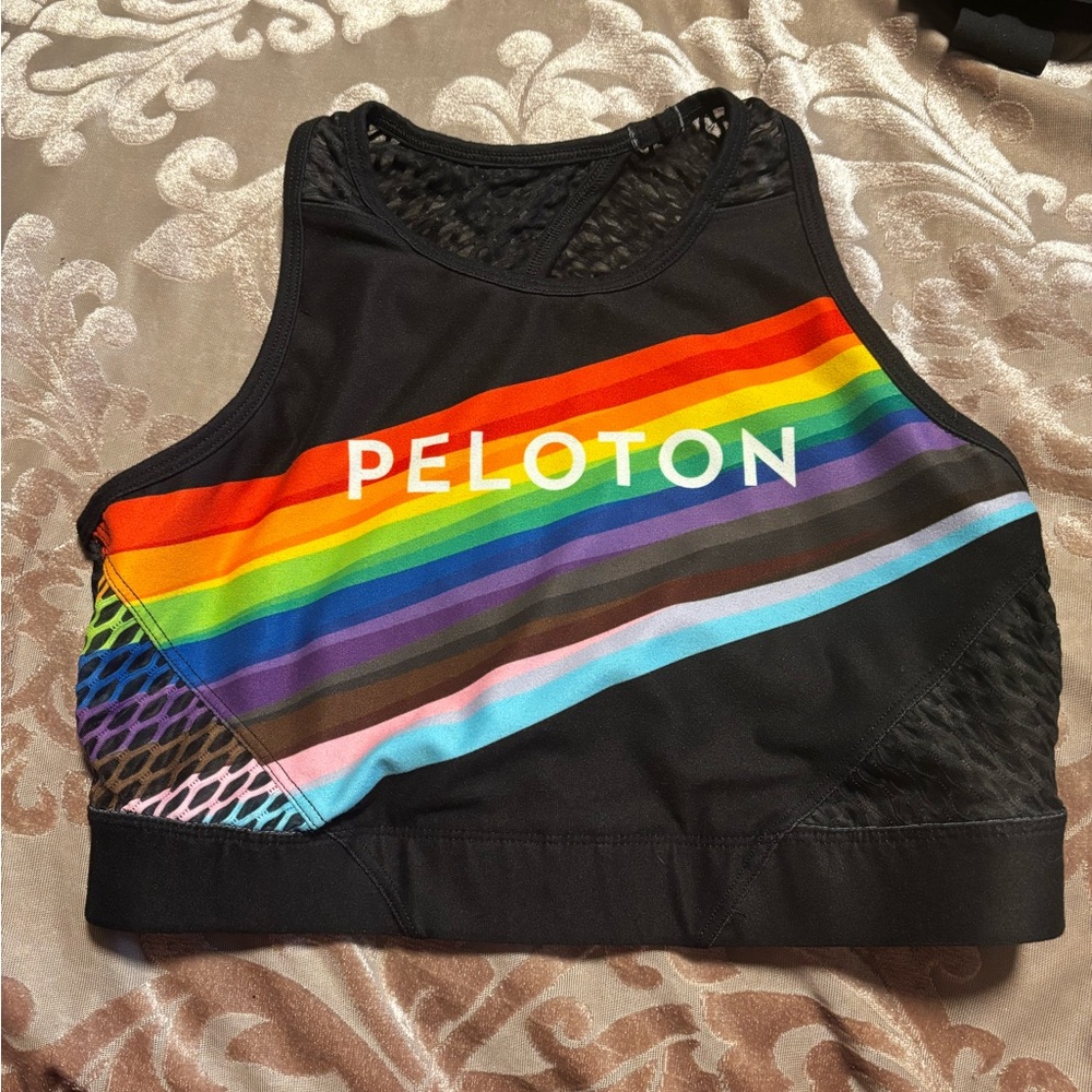 With Black Textured Sports Bra